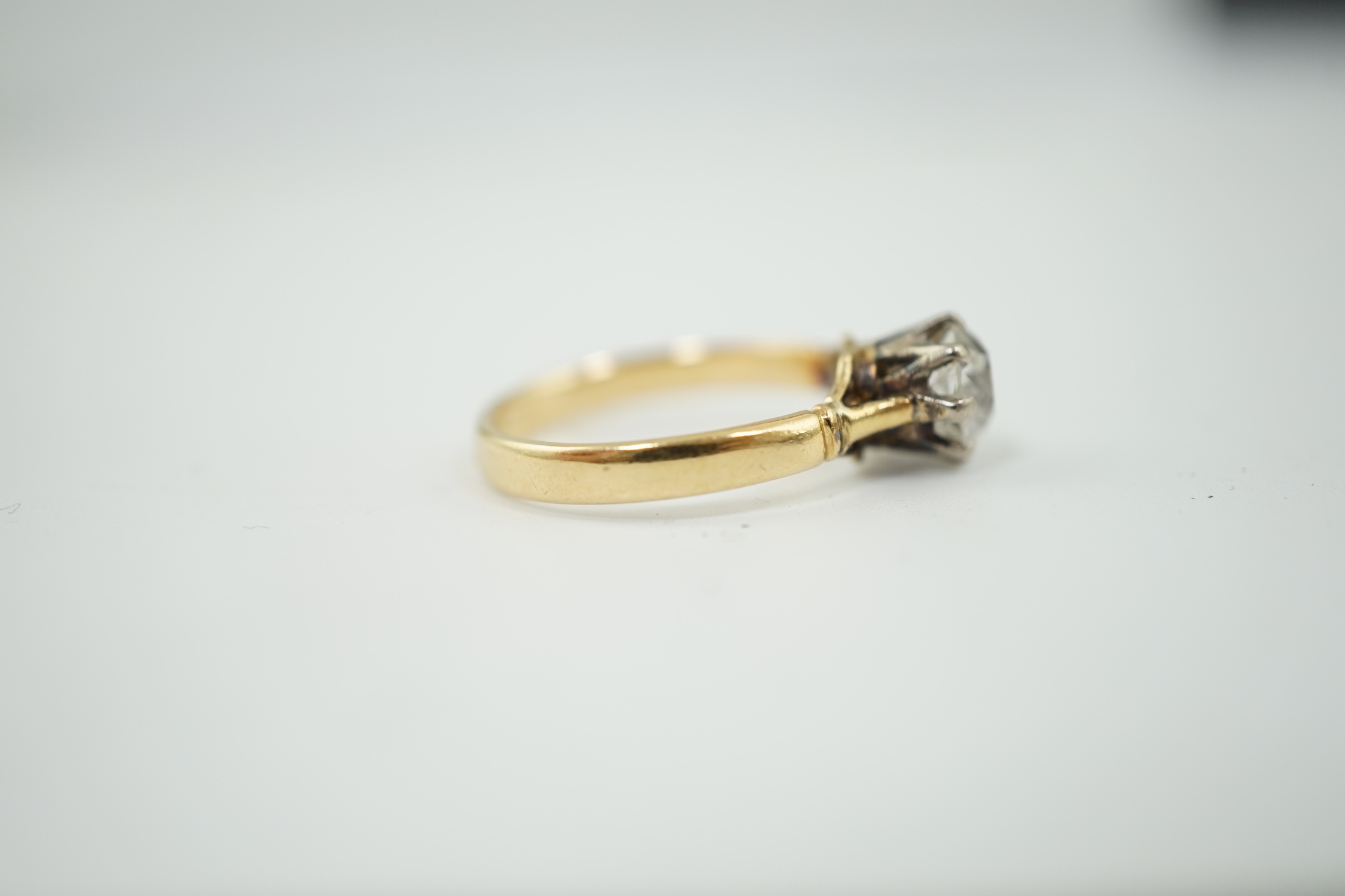 A gold and solitaire diamond set ring